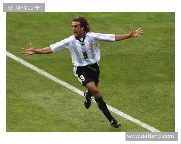 世界足球中锋巨星盘点与传奇球员发展历程分析 世界足球中锋巨星盘点与传奇球员发展历程分析