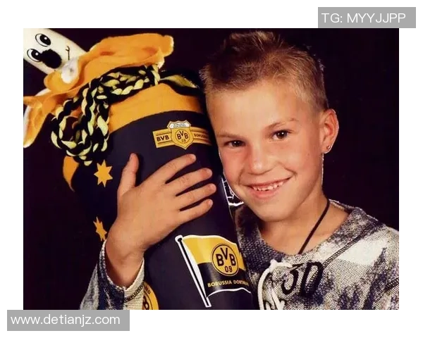 从童年到巨星：盘点十大足球球星的成长故事与童年照