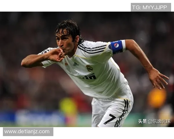 以足球球星明信片记录绿茵传奇与激情瞬间的独特收藏魅力